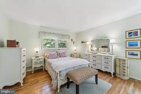Bedroom - 7 Dellview Dr, Edison, NJ 08820 photo 5 of 6