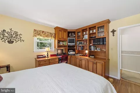 Bedroom - 7 Dellview Dr, Edison, NJ 08820 photo 4 of 6