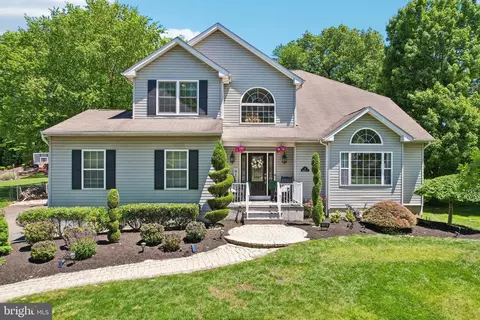 14 Sycamore Ct, Monroe Township, NJ 08831
