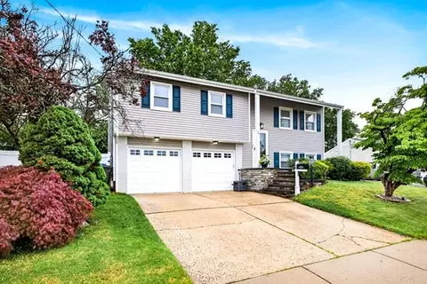 16 10th Ave, Monroe Township, NJ 08831