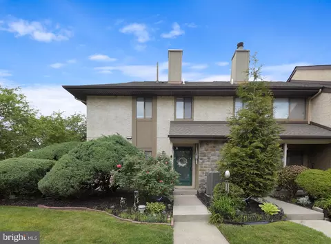 34 Hampshire Dr, Plainsboro, NJ 08536