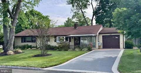 14 Berwick Way, Piscataway, NJ 08854