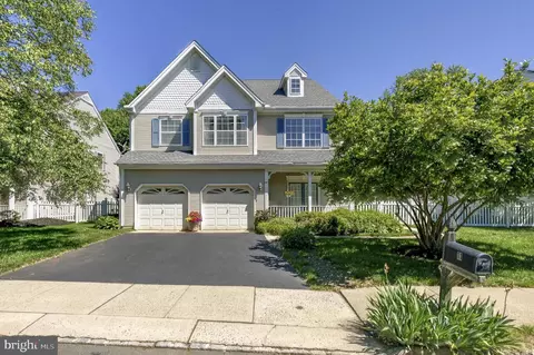 11 Holohan Dr, Plainsboro, NJ 08536