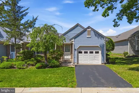 9 A Patrick Henry Ct, Monroe Township, NJ 08831