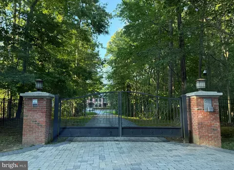 5 Northwind Ct, Monroe Township, NJ 08831