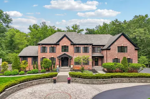 5 Northwind Ct, Monroe Township, NJ 08831