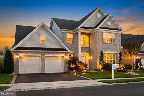 19 Whistling Straits Dr, Monroe Township, NJ 08831