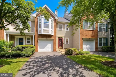 10 Burr Ct, Plainsboro, NJ 08536