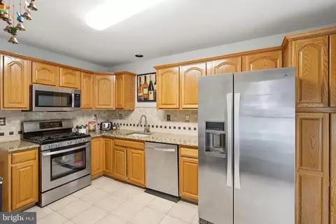 10 Burr Ct, Plainsboro, NJ 08536