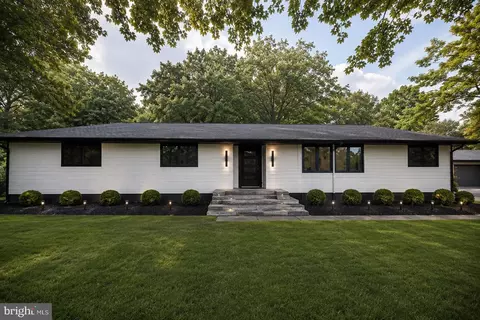 26 Bentley Rd, Monroe Township, NJ 08831