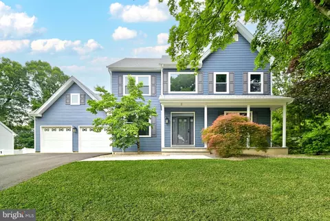 2 Wharton Ct, Kendall Park, NJ 08824