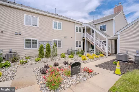 1 F Rutland Ln, Monroe Township, NJ 08831