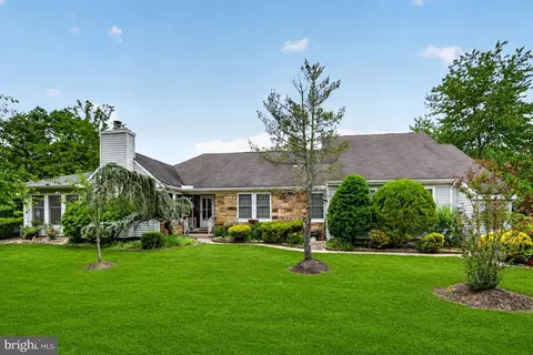 11 Canterbury Dr, Monroe Township, NJ 08831