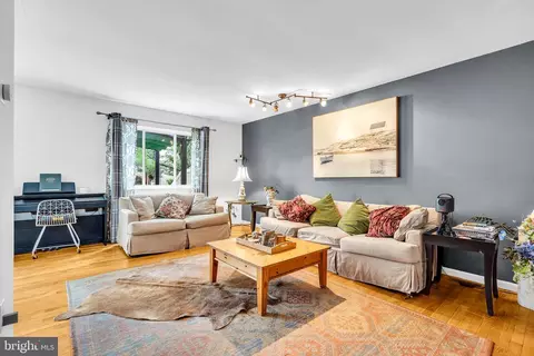 168 Thoreau Dr, Plainsboro, NJ 08536