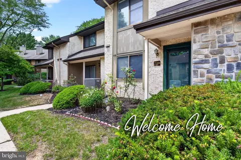 299 Hampshire Dr, Plainsboro, NJ 08536
