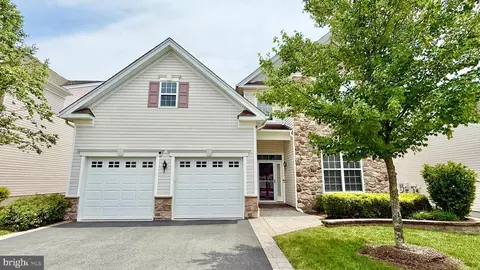 38 Inverness Dr, Kendall Park, NJ 08824