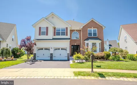 8 Jumping Brook Ct, Monroe Township, NJ 08831