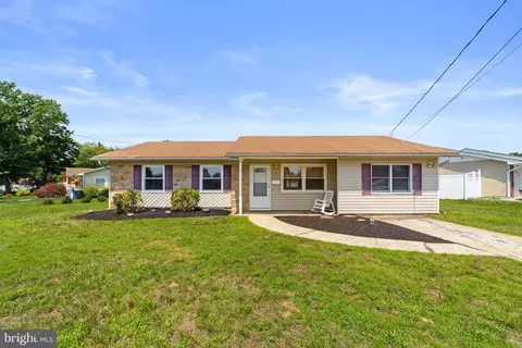 5 Forest Park Ter, Monroe Township, NJ 08831