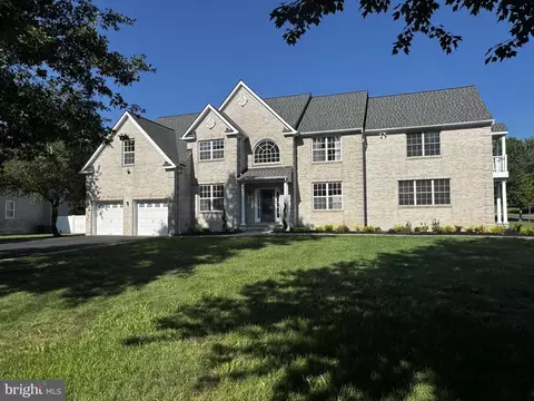 5 Bard Dr, Monroe Township, NJ 08831