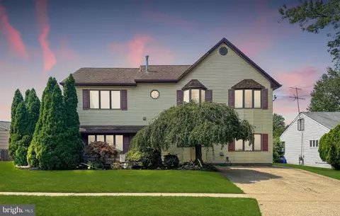 28 Colton Rd, Edison, NJ 08817