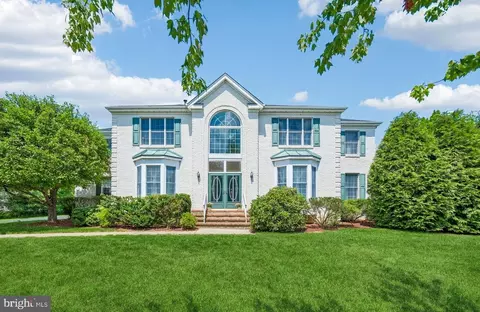 2 Chamberlin Ct, Cranbury, NJ 08512
