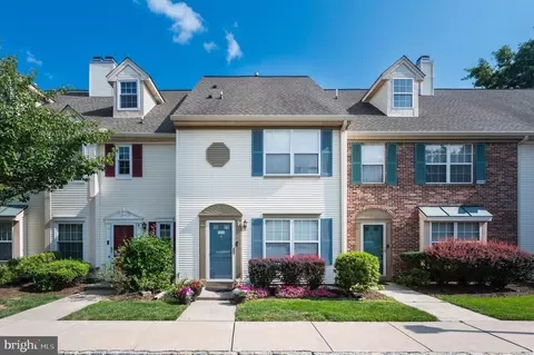 123 Daniel Ct, Kendall Park, NJ 08824