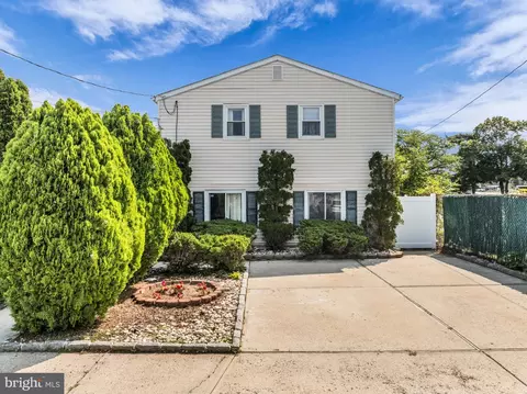 12 Jacobson St, Sayreville, NJ 08872