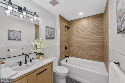 9011 Tamarron Dr, Plainsboro, NJ 08536