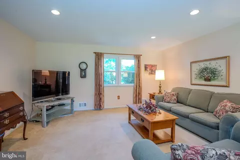 Living - 31 Pullman Loop, Dayton, NJ 08810 photo 4 of 4