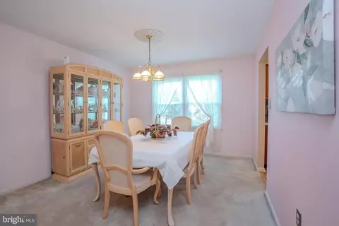 Dining - 31 Pullman Loop, Dayton, NJ 08810 photo 1 of 3