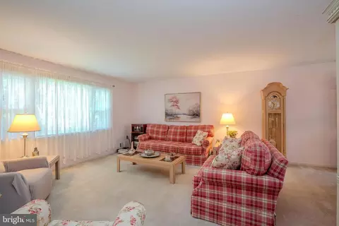 Living - 31 Pullman Loop, Dayton, NJ 08810 photo 3 of 4