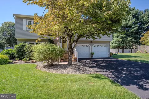 Exterior - 31 Pullman Loop, Dayton, NJ 08810 photo 2 of 7