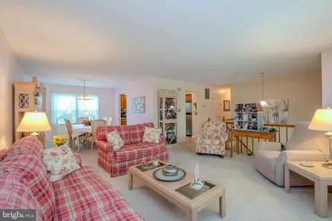 Living - 31 Pullman Loop, Dayton, NJ 08810 photo 2 of 4