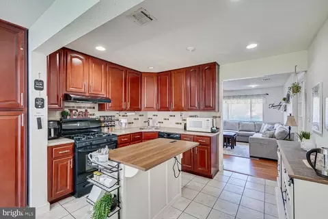 Kitchen - 15 Markham Rd, Edison, NJ 08817 photo 4 of 4