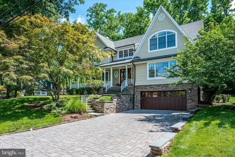Exterior - 4 Edgewood Rd, Edison, NJ 08820 photo 2 of 10