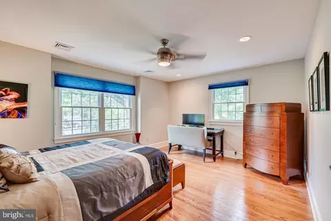 Bedroom - 4 Edgewood Rd, Edison, NJ 08820 photo 4 of 6