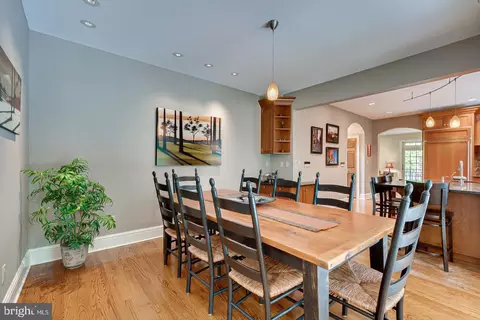 Dining - 4 Edgewood Rd, Edison, NJ 08820 photo 2 of 2