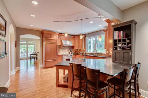 Kitchen - 4 Edgewood Rd, Edison, NJ 08820 photo 3 of 6
