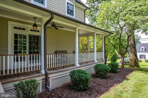Exterior - 4 Edgewood Rd, Edison, NJ 08820 photo 10 of 10