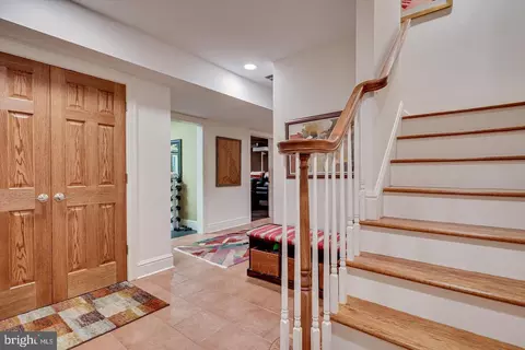 Entry Way - 4 Edgewood Rd, Edison, NJ 08820 photo 6 of 6