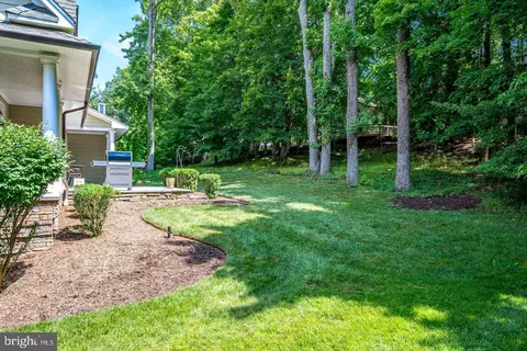 Exterior - 4 Edgewood Rd, Edison, NJ 08820 photo 8 of 10