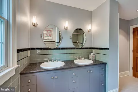 Bath - 4 Edgewood Rd, Edison, NJ 08820 photo 5 of 6