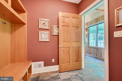 Entry Way - 4 Edgewood Rd, Edison, NJ 08820 photo 3 of 6