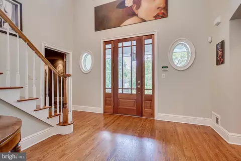 Entry Way - 4 Edgewood Rd, Edison, NJ 08820 photo 2 of 6
