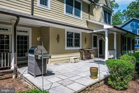 Exterior - 4 Edgewood Rd, Edison, NJ 08820 photo 9 of 10
