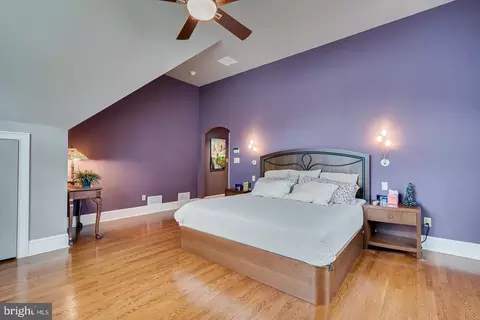 Bedroom - 4 Edgewood Rd, Edison, NJ 08820 photo 3 of 6