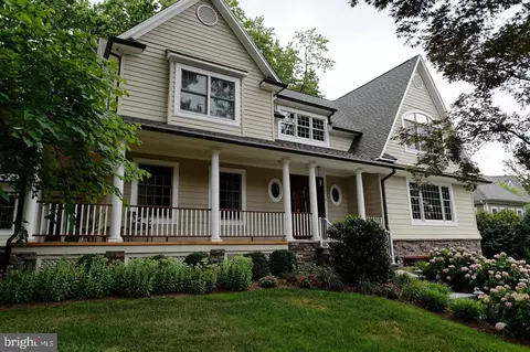 Exterior - 4 Edgewood Rd, Edison, NJ 08820 photo 4 of 10