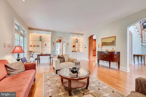 Living - 4 Edgewood Rd, Edison, NJ 08820 photo 1 of 2