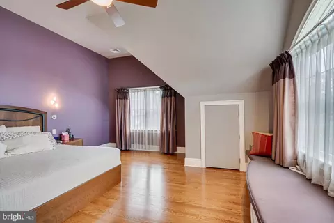 Bedroom - 4 Edgewood Rd, Edison, NJ 08820 photo 2 of 6