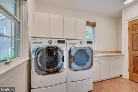 Other - 4 Edgewood Rd, Edison, NJ 08820 photo 7 of 20
